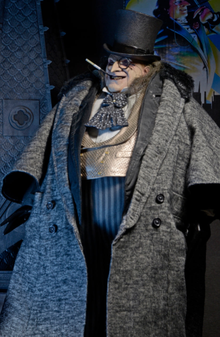 Batman Returns Mayoral Penguin 1/4 Scale Figure - Danny Devito, size reference
