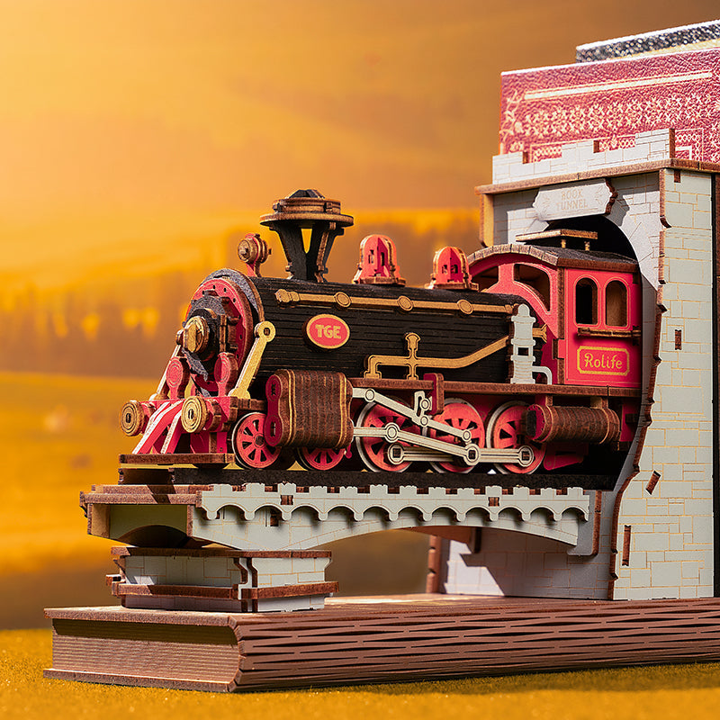 Rolife Century Train DIY Book Nook TGE01, in display