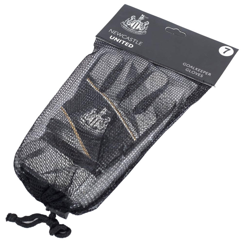 Newcastle United FC Fuse Goalkeeper Gloves Yths, side angle