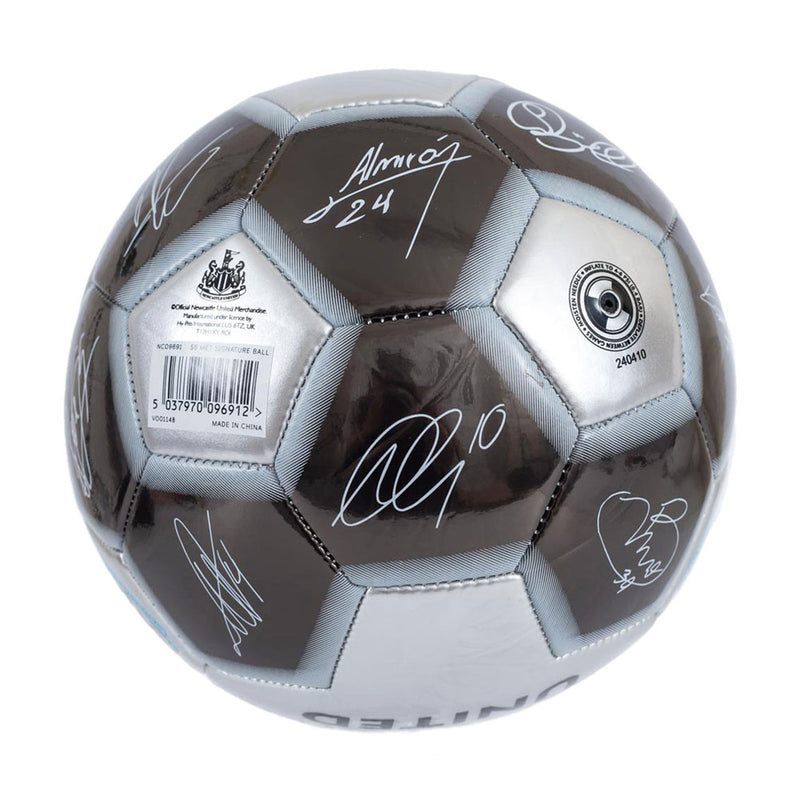 Newcastle United FC Sig 26 Skill Ball, close-up detail