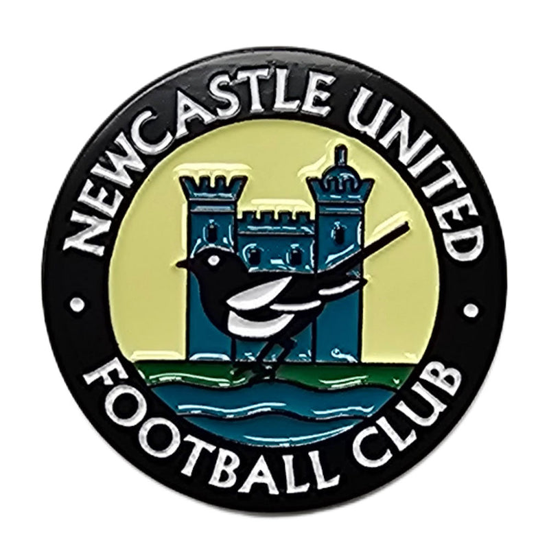 Newcastle United FC Retro 76-83 Crest Keyring & Badge Set, side angle