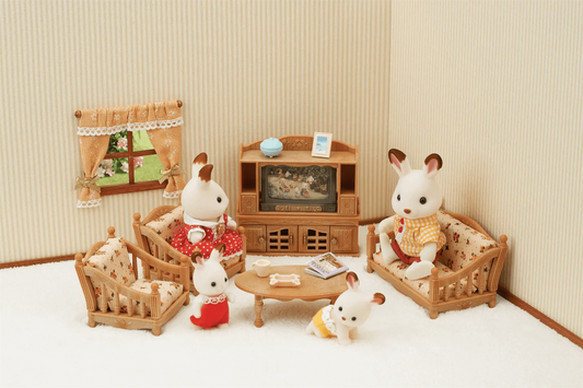 Sylvanian Families Comfy Living Room Set Furniture Playset for Ages 3+, alternate view