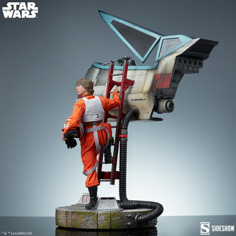 Sideshow Star Wars: A New Hope Premium Format Luke Skywalker & X-Wing: Red Five, Standing By Statue