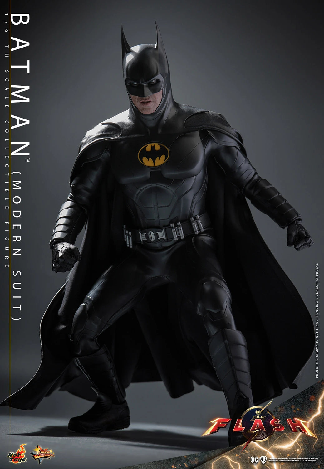 Hot Toys DC Comics Batman (Modern Suit) 1/6th Scale Figure