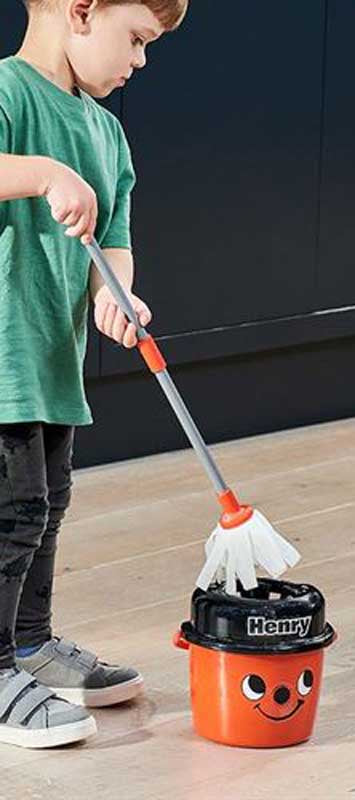 CASDON HENRY MOP AND BUCKET Fun Cleaning Role Play Toy for Kids (Ages 3+), close-up detail