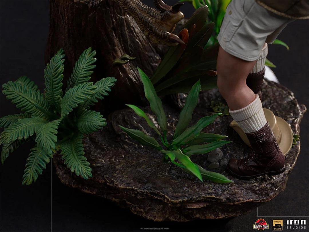 Iron Studios Jurassic Park Clever Girl 1/10 Deluxe Art Scale Statue