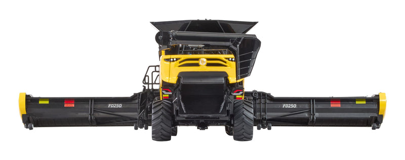 1:32 New Holland CR11 Combine, rear view