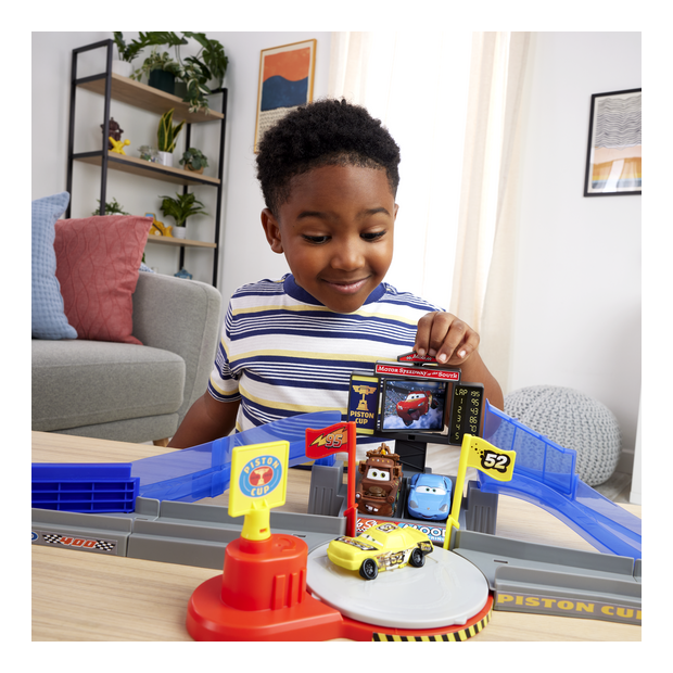 Disney and Pixar Cars Piston Cup Stunting Speedway Playset - Image