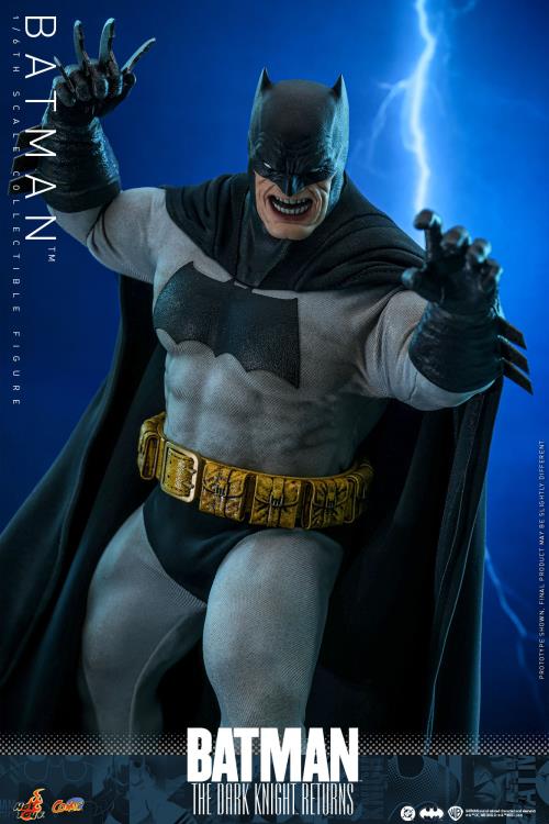 Hot Toys Batman The Dark Knight Returns Batman 1/6th Scale Figure