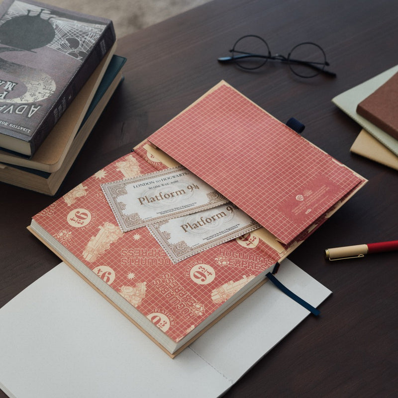 Harry Potter Platform 9¾ Premium A5 Notebook with Pen design detail