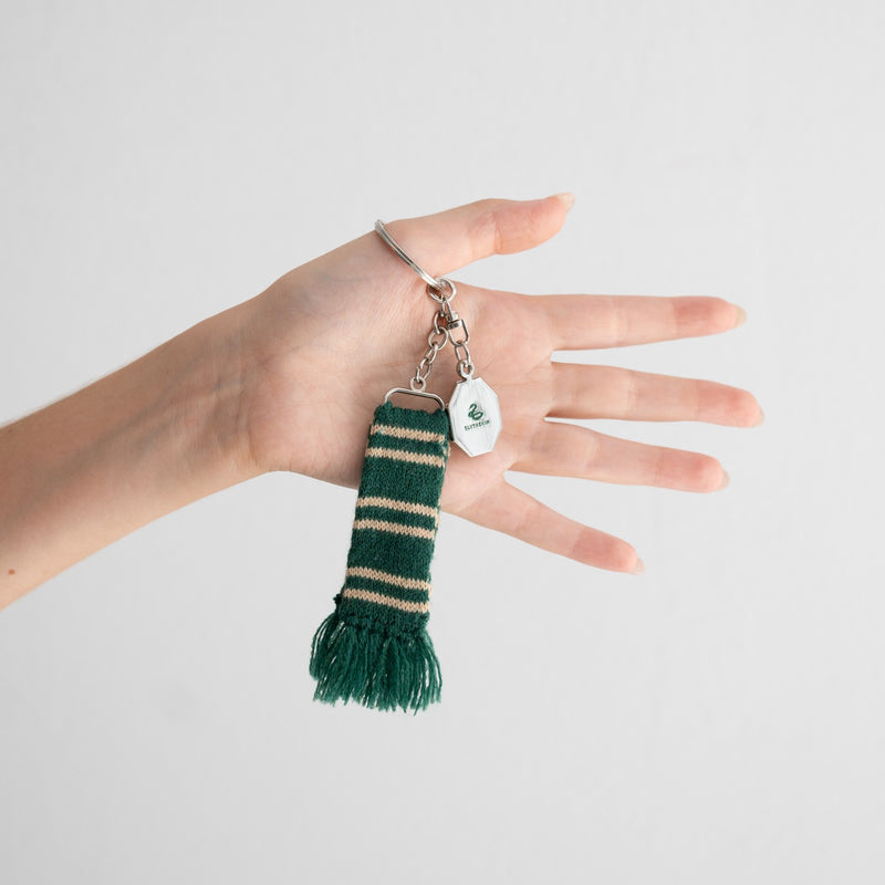 Harry Potter Slytherin Scarf Keyring design detail