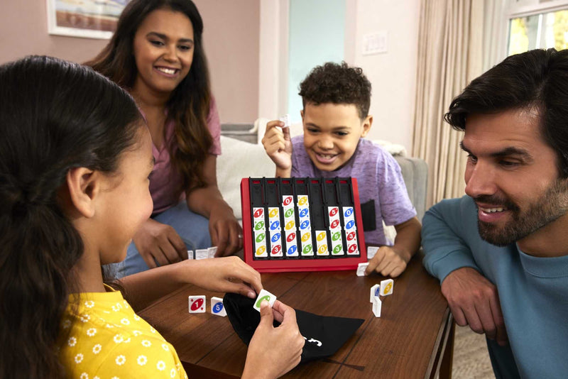 Mattel Games UNO Quatro, in display