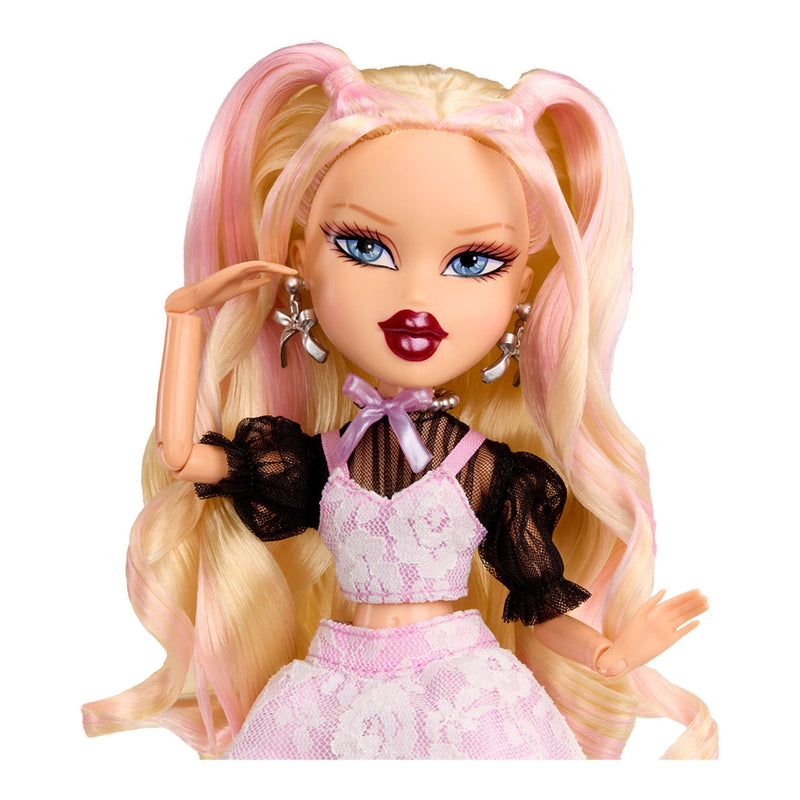 Cloe Bratz Birthday Stylin Fashion Doll close up detail