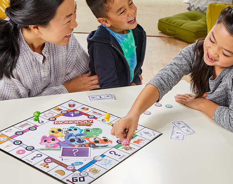 Monopoly Junior, side angle