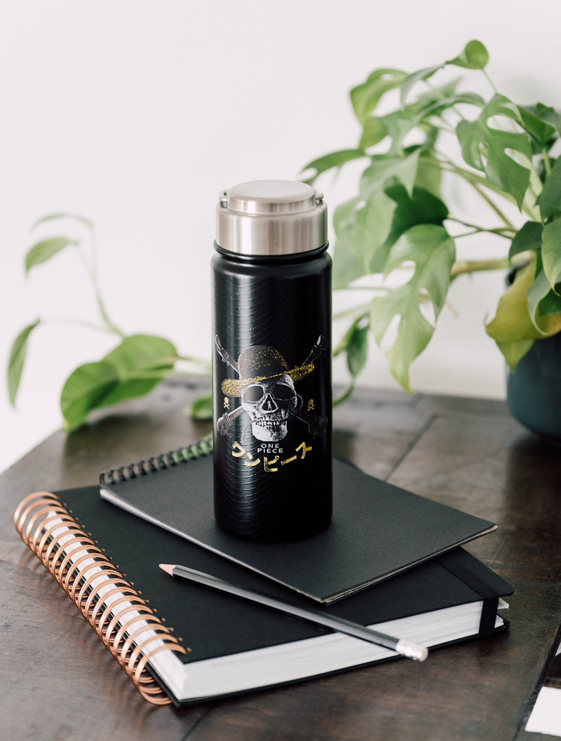 One Piece Netflix 550ml Insulated Metal Water Bottle close up detail