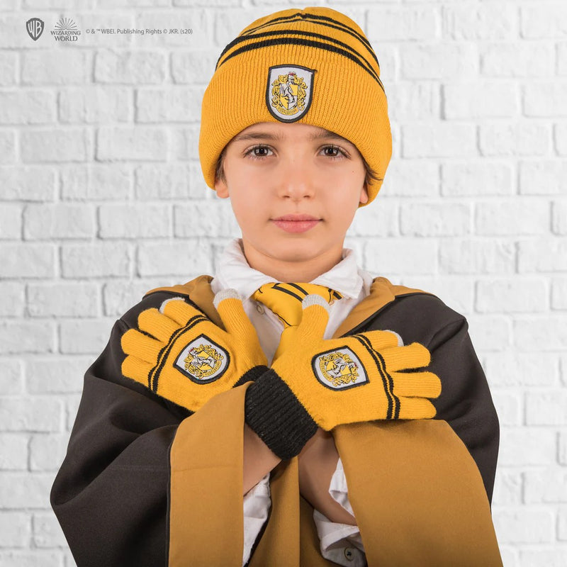 Harry Potter Kids Hufflepuff Gloves and Beanie Set (image 8 of 12)
