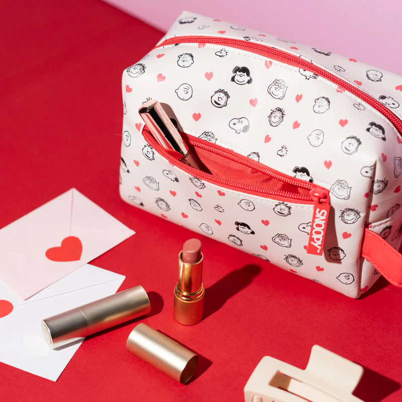Snoopy Love Season Toiletry Bag packaging view