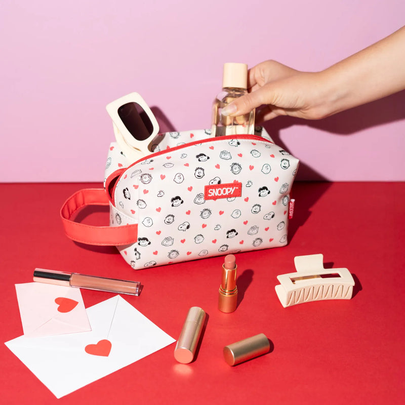 Snoopy Love Season Toiletry Bag design detail