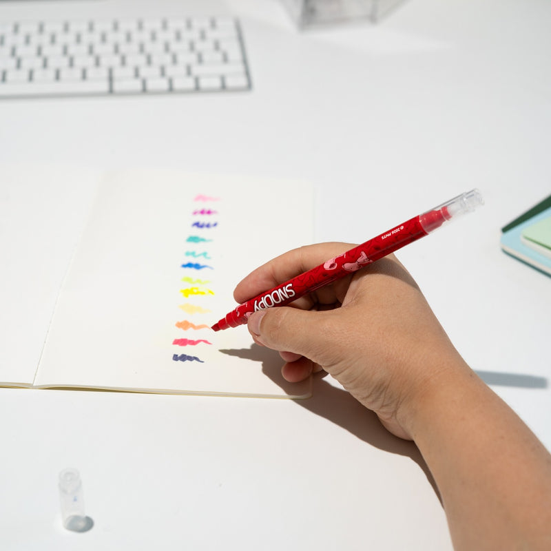 Snoopy Set of 12 Dual-Tip Erasable Colouring Markers close up detail