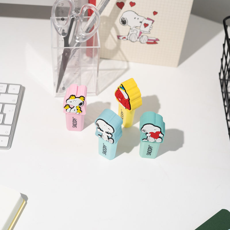 Snoopy Set of 4 Highlighters with 3D Silicone Toppers design detail