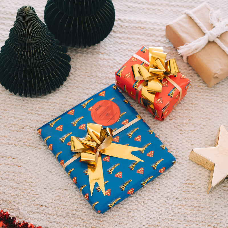 DC Comics Superman Wrapping Paper Set With Ribbon design detail