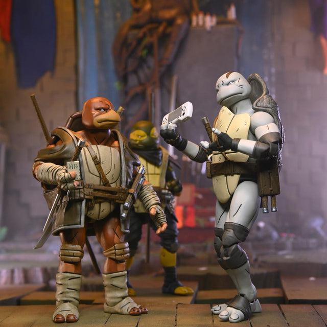 TMNT (Comic Book Series): Uno Re-Evolution Teenage Mutant Ninja Turtles Ultimate 7 Scale Action Figure (Pre-Order, in display