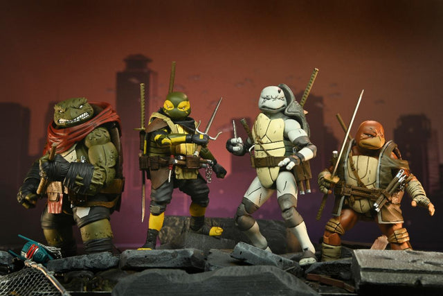 TMNT (Comic Book Series): Yi Re-Evolution Teenage Mutant Ninja Turtles NECA Ultimate 7 Scale Action Figure, size reference