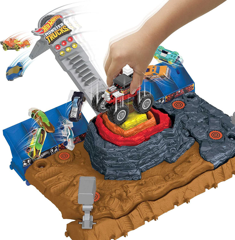 Hot Wheels Monster Trucks Arena Ultimate Crush Yard Playset - Image 3