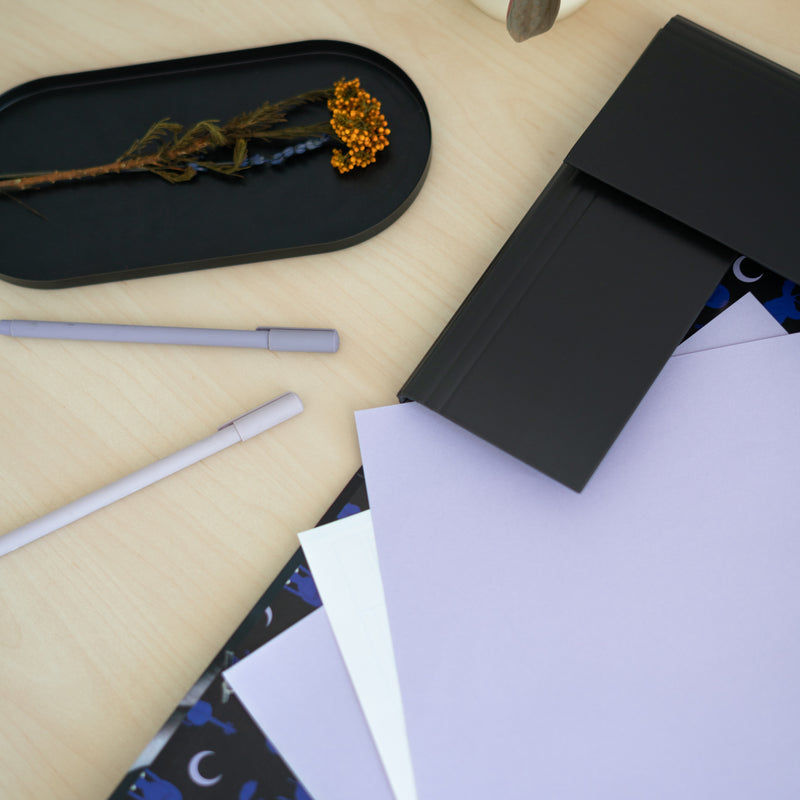 Wednesday File Folder with Elastic Closure 34 x 25.5 cm design detail