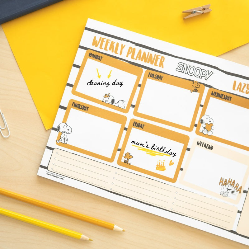 Weekly Planners A4 Snoopy Lazy Days side angle