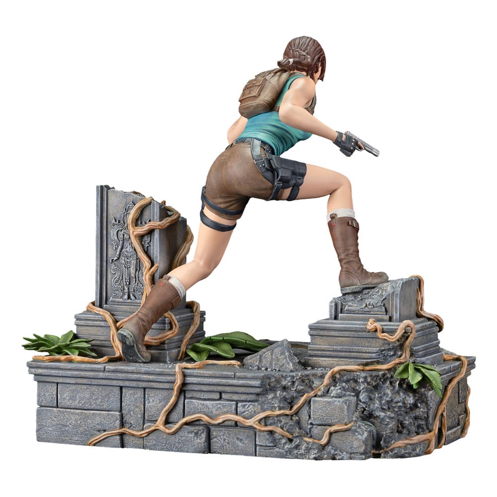 Tomb Raider Lara Croft Statue