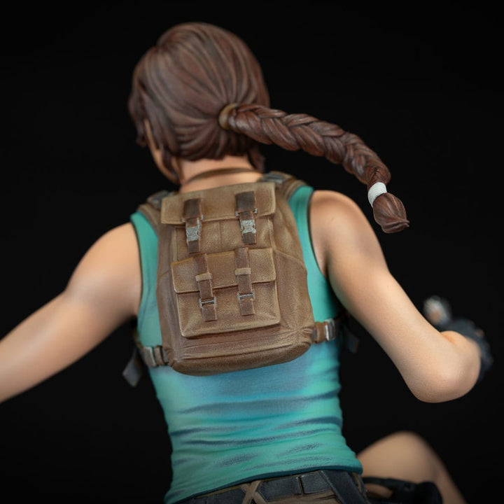 Tomb Raider Lara Croft Statue