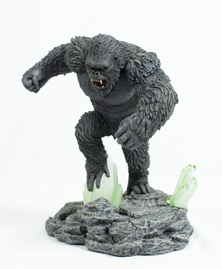 Godzilla x Kong The New Empire Gallery Kong Figure Diorama