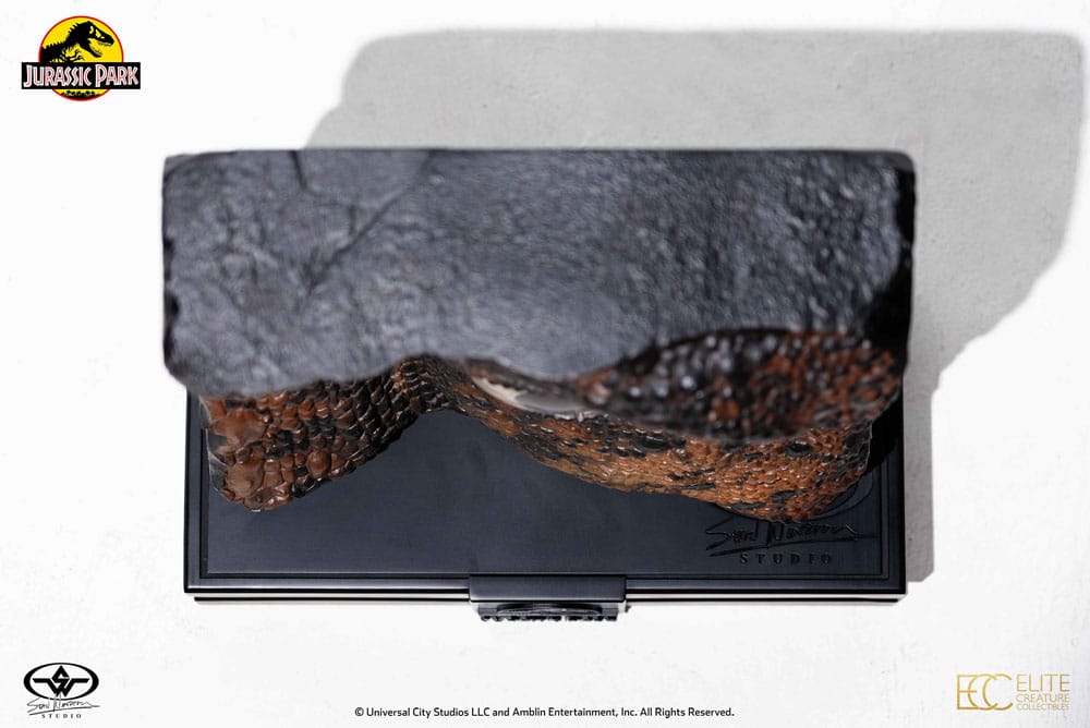 Elite Creature Collectibles T-Rex Eye Replica Jurassic Park Screen-Used Prop Reproduction 32 cm