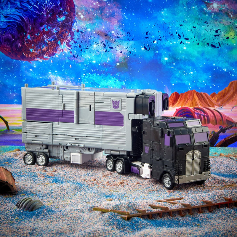 Transformers Generations Legacy Series Commander Decepticon Motormaster, close-up detail
