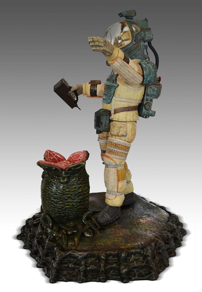 Hollywood Collectibles Officer Kane Alien 1/4 Scale Statue 56 cm
