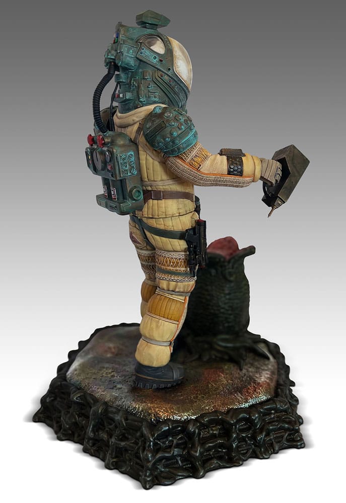 Hollywood Collectibles Officer Kane Alien 1/4 Scale Statue 56 cm