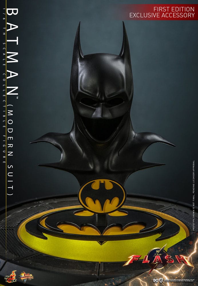 The Flash Movie Masterpiece Batman (Modern Suit) 1/6 Scale Action figure