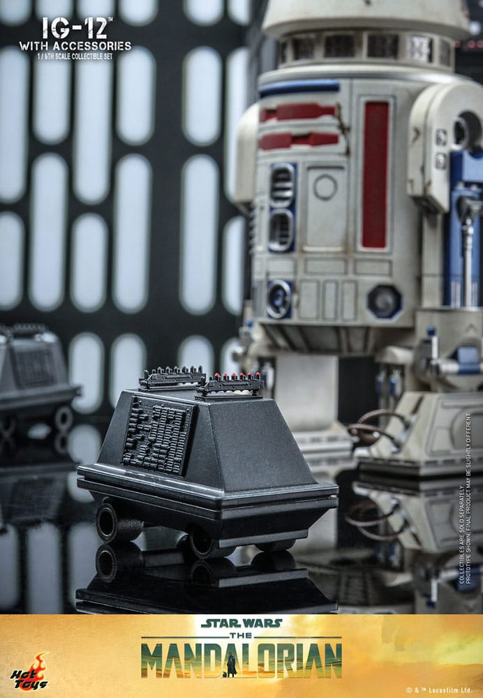 Hot Toys Star Wars The Mandalorian IG-12 With Accessories 1/6 Scale Figure