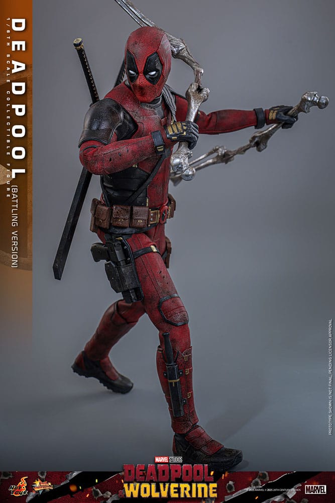 Hot Toys Deadpool & Wolverine Deadpool (Battling Version) 1/6th Scale Figure
