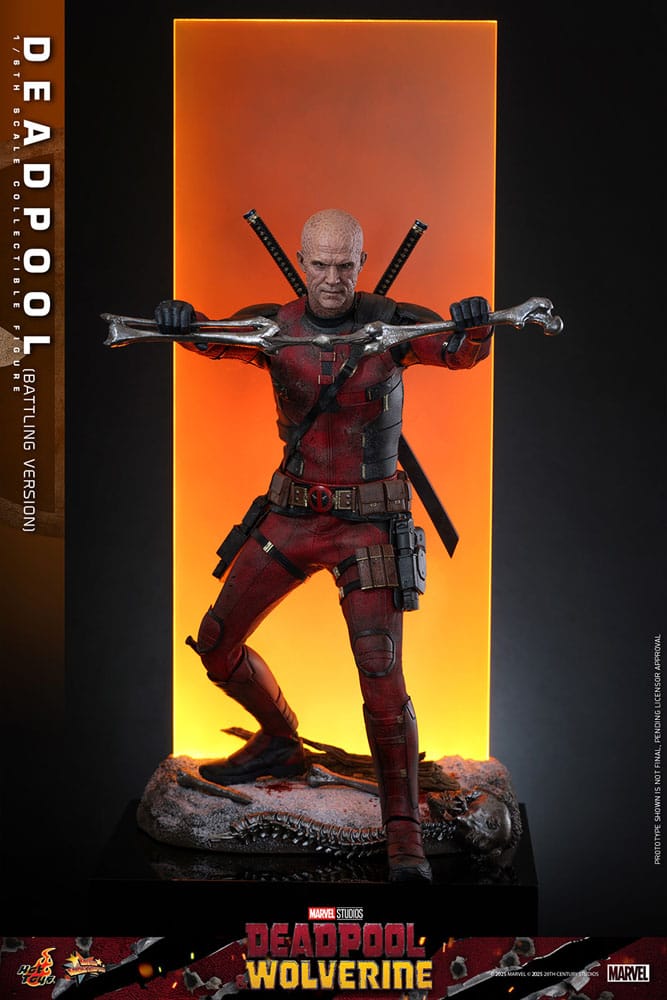 Hot Toys Deadpool & Wolverine Deadpool (Battling Version) 1/6th Scale Figure