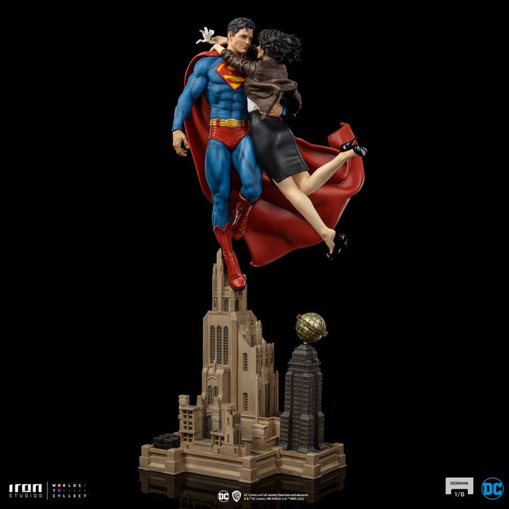 Iron Studios DC Comics Superman and Lois Lane 1/6 Scale Diorama