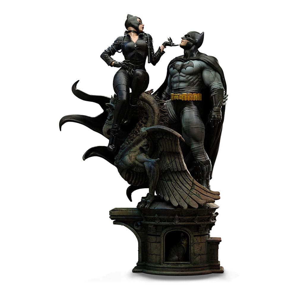 DC Comics Batman and Catwoman Diorama 16 Scale 51 cm