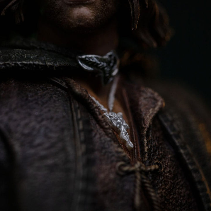 The Lord of the Rings Aragorn Unleashed Art Scale Statue Thirty One Centimeters