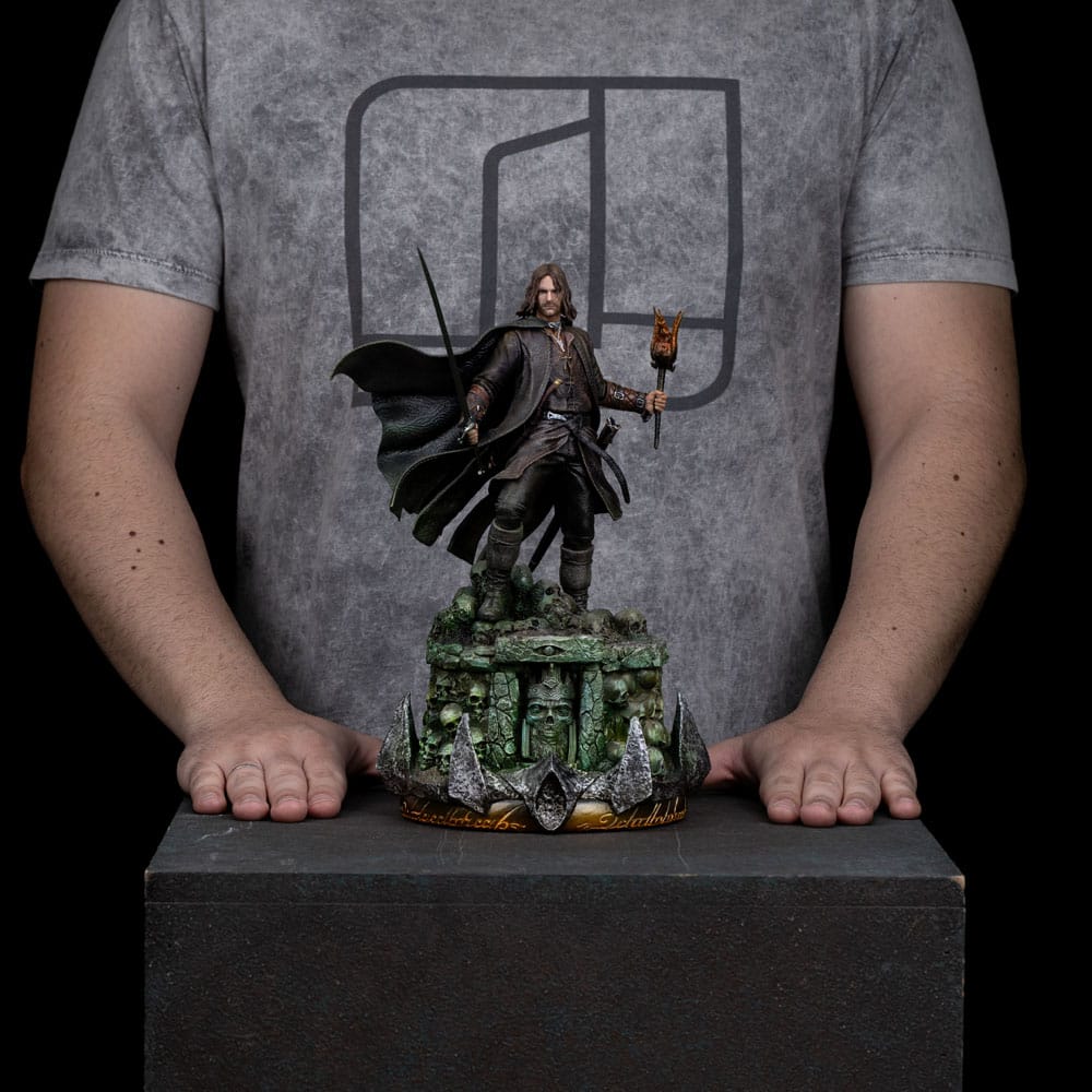 The Lord of the Rings Aragorn Unleashed Art Scale Statue Thirty One Centimeters