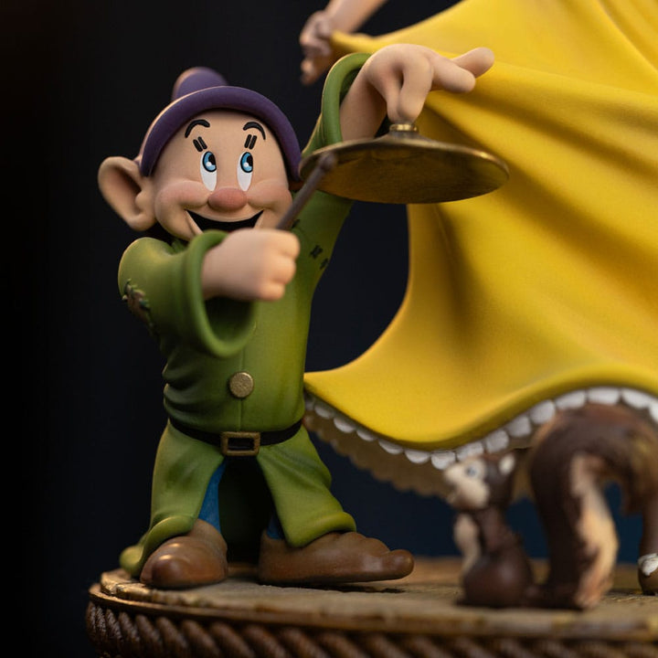 Snow White and the Seven Dwarves Snow White and Dopey Art Scale Statue Twenty One Centimeters