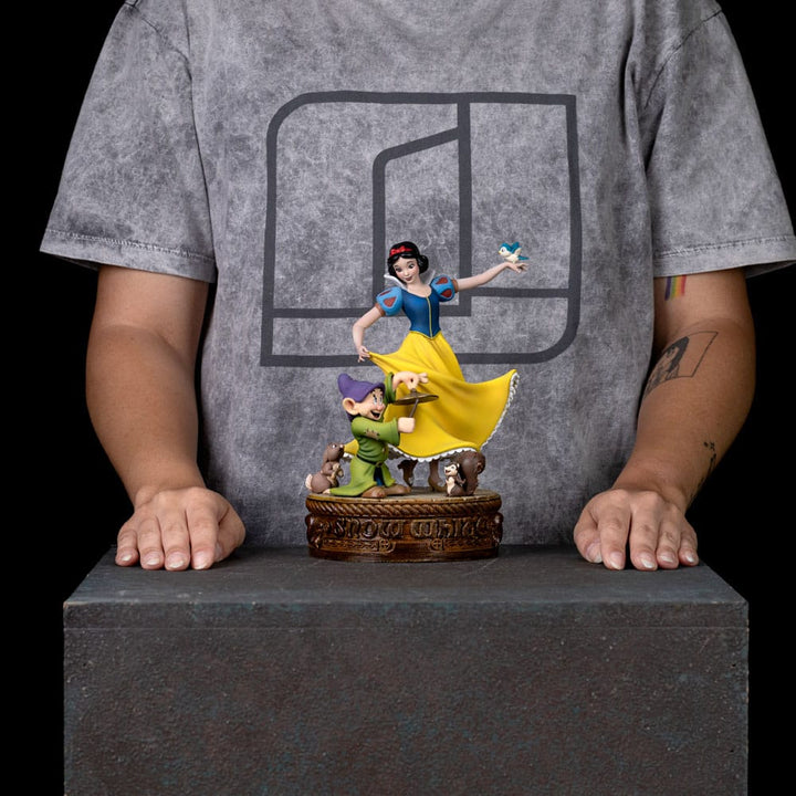 Snow White and the Seven Dwarves Snow White and Dopey Art Scale Statue Twenty One Centimeters