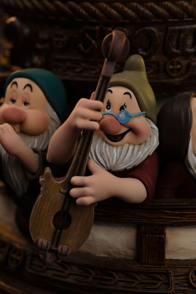 Snow White and the Seven Dwarves Snow White and Dopey Art Scale Statue Deluxe Edition Twenty One Centimeters