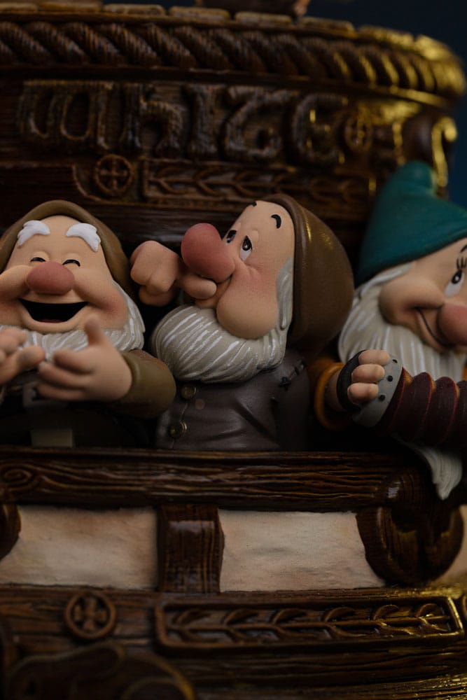 Snow White and the Seven Dwarves Snow White and Dopey Art Scale Statue Deluxe Edition Twenty One Centimeters