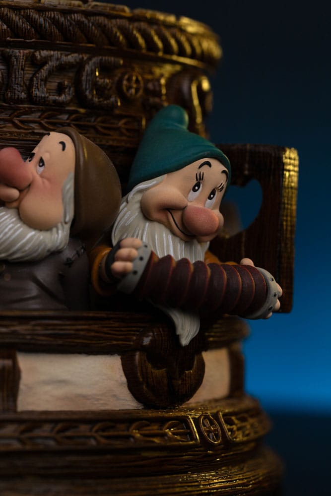Snow White and the Seven Dwarves Snow White and Dopey Art Scale Statue Deluxe Edition Twenty One Centimeters